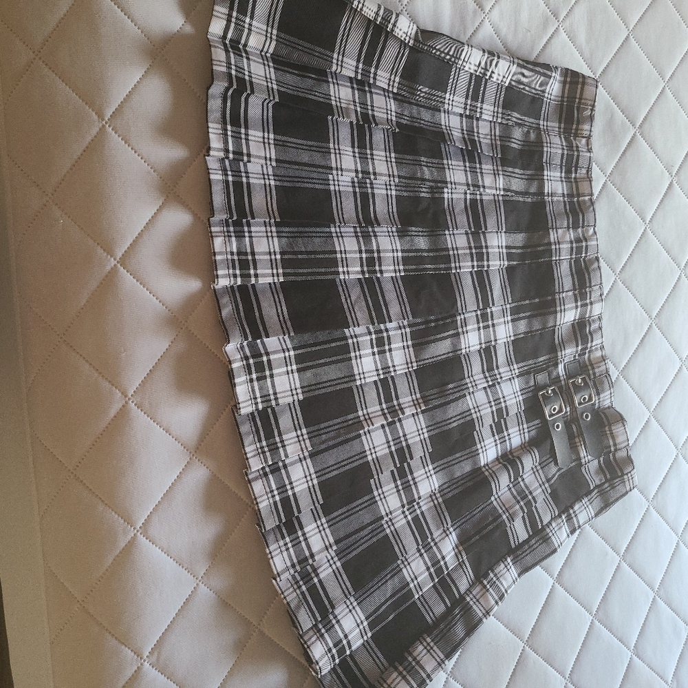 Short black pleated plaid skirt XXL